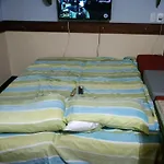 Kit Tenorio Charmosa